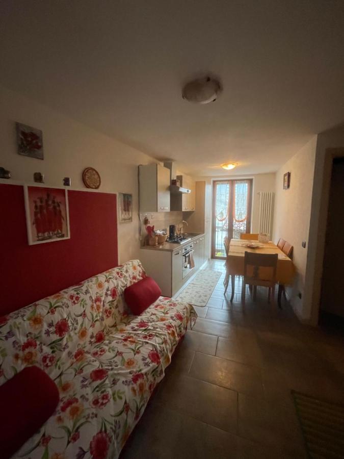 La Casa Di Pucci Nel Borgo Affrescato Di Parlasco Cortenova Exterior photo
